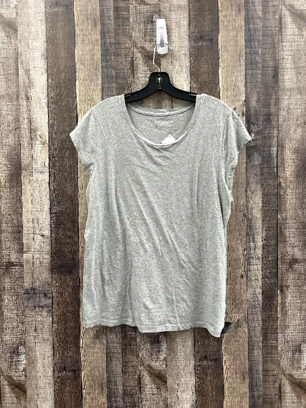 Top Short Sleeve By Universal Thread In Grey, Size: L